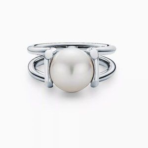Tiffany HardWare Fresh Water Pearl Ring in Sterling Silver